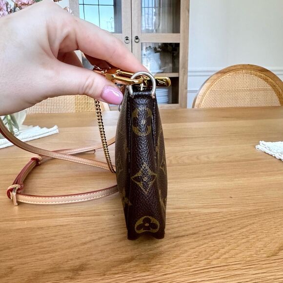 ✅AUTHENTIC✅LOUIS VUITTON ACCESSORY CROSSBODY BAG - Picture 6 of 11